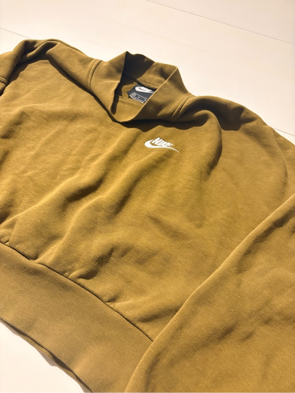 Nike womenโs Sportswear Essential Cropped Crewneck Sweatshirt - Olive / Khaki